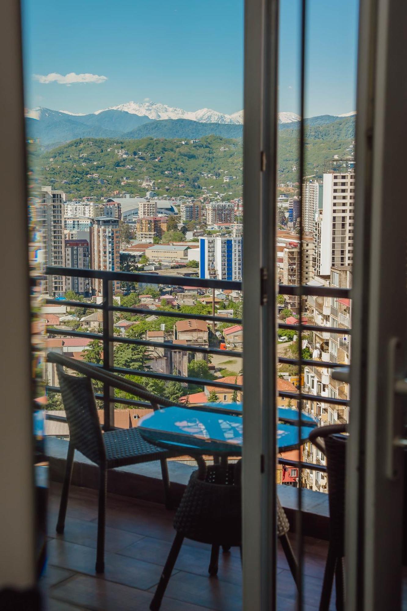 Happy Apartments Батуми Екстериор снимка